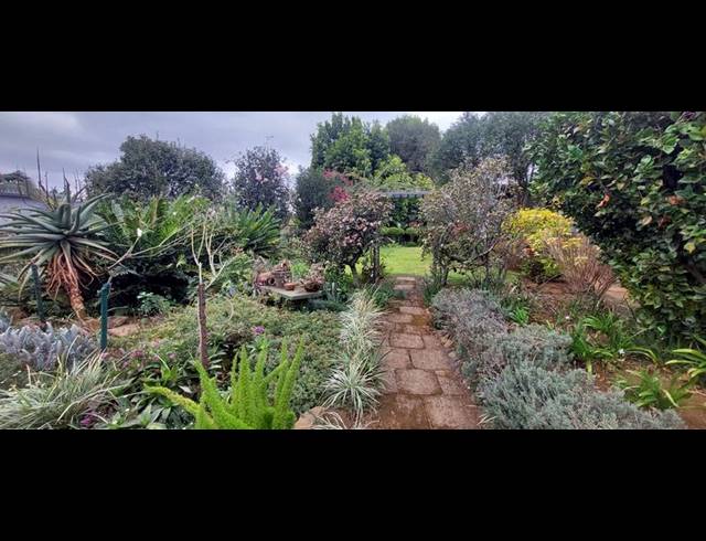 8 BEDROOM HOUSE FOR SALE IN MONTROSE